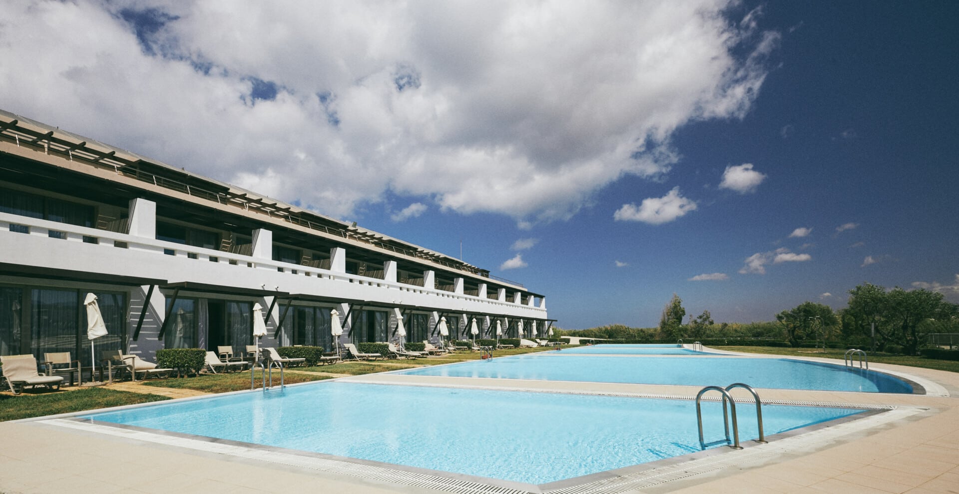 8.Superior Family Room Shared Pool - Terrace2