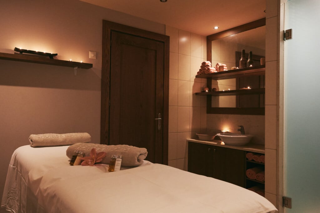 11.Massage Cabins