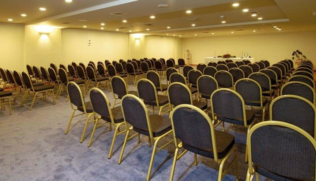 santa-marina-plaza-conference-room